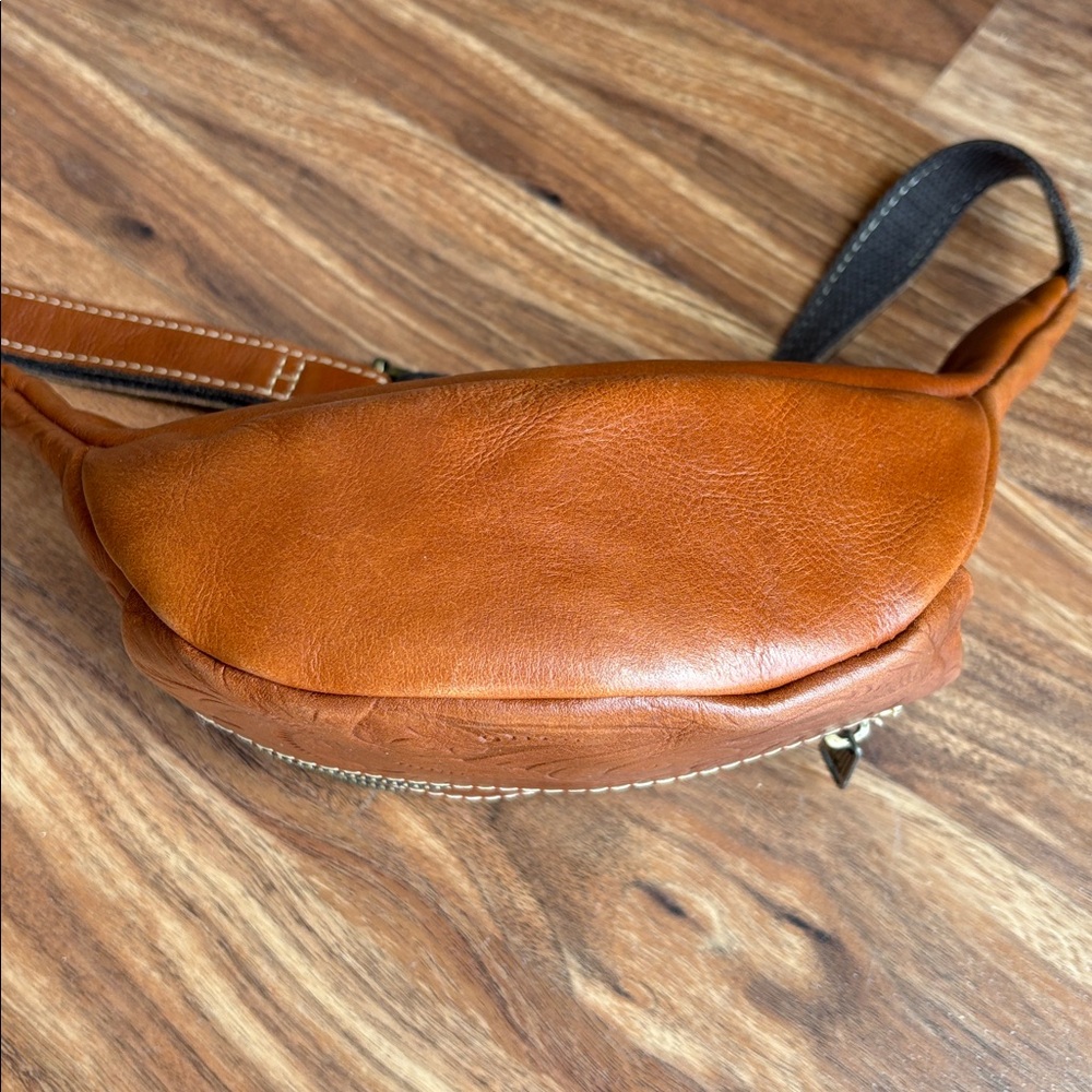 Patricia Nash floral tooled leather casual western fanny pack - Picture 4 of 10
